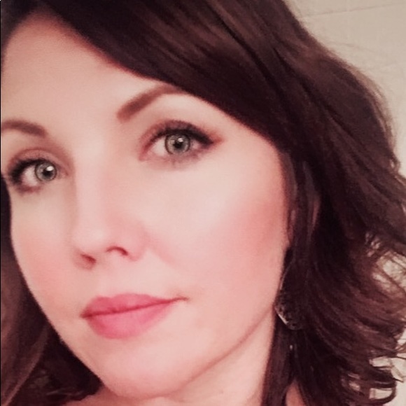 Meet your Posher, Stacie - Picture 1 of 1